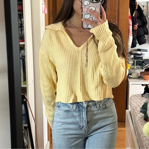 Forever 21 Sweaters - Forever 21 Yellow Sweater